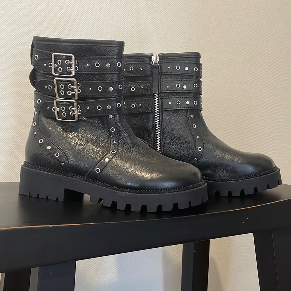 Cute black leather boots, never worn, great condition